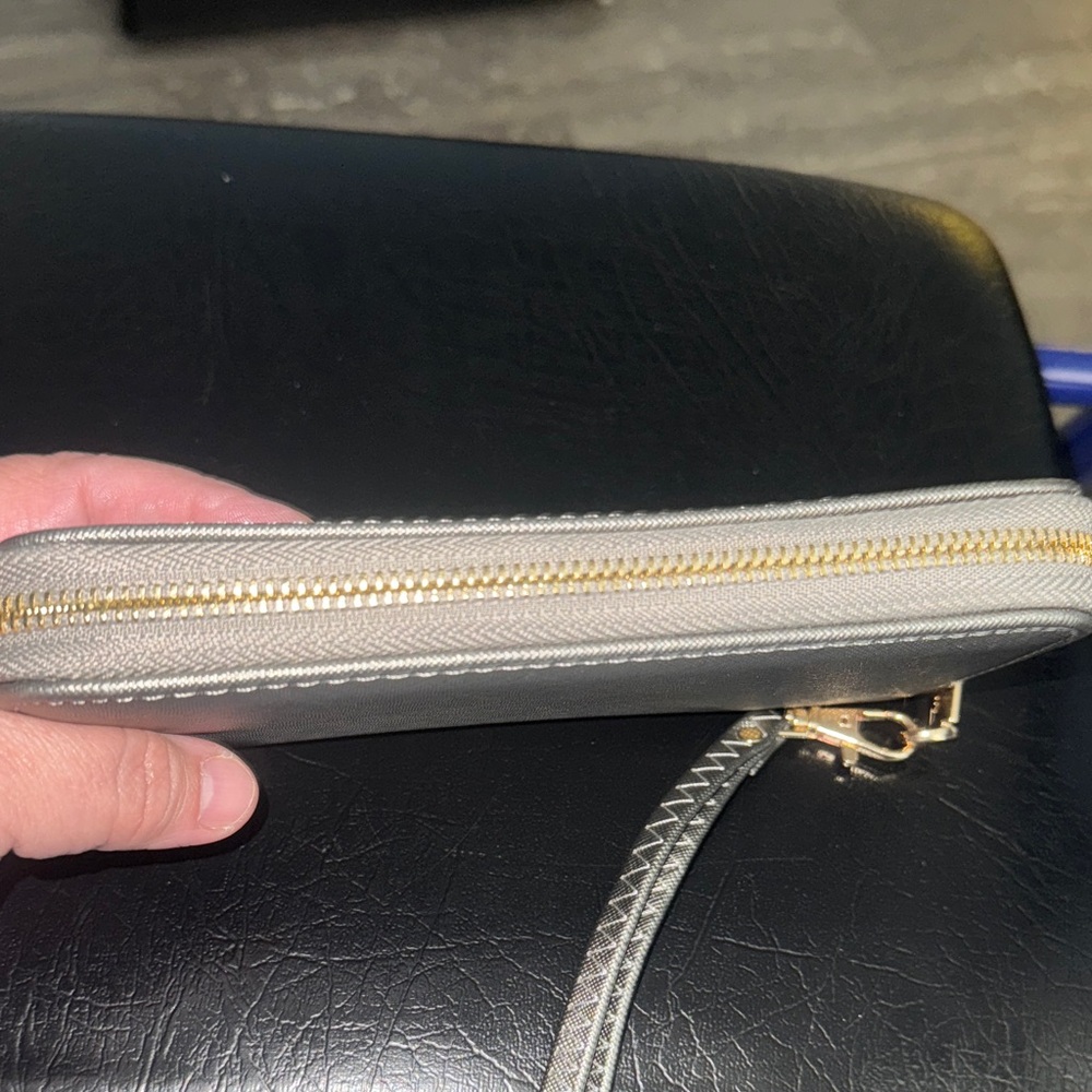 Dasein Elegant Silver & Gold Zip Around Full Size Wristlet NWOT - Picture 10 of 16